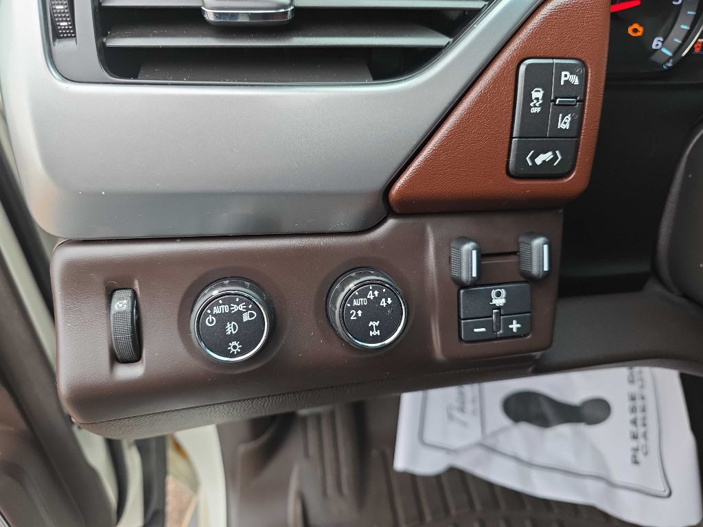 2015 Chevrolet Suburban Image 17