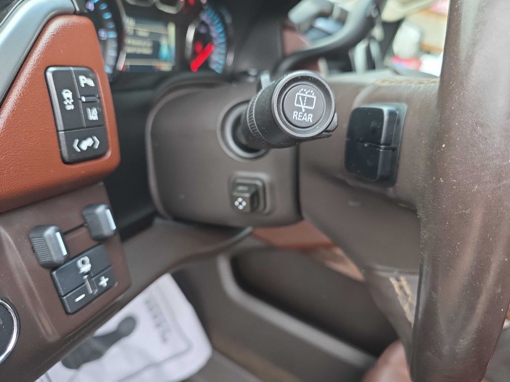 2015 Chevrolet Suburban Image 18