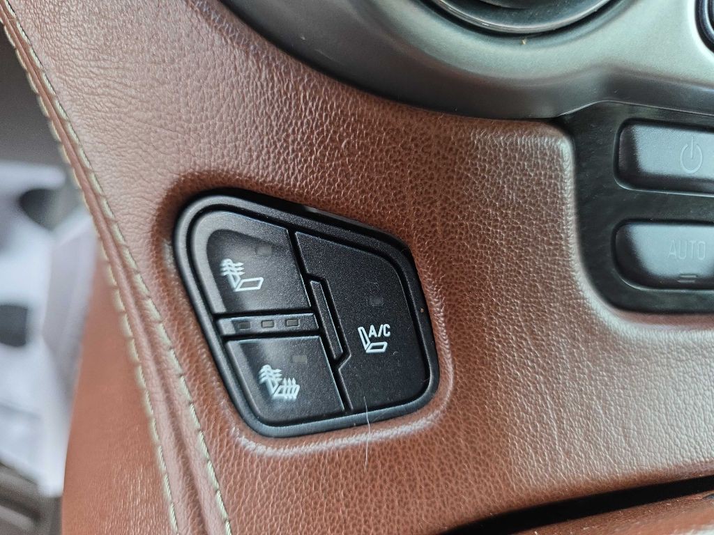 2015 Chevrolet Suburban Image 21