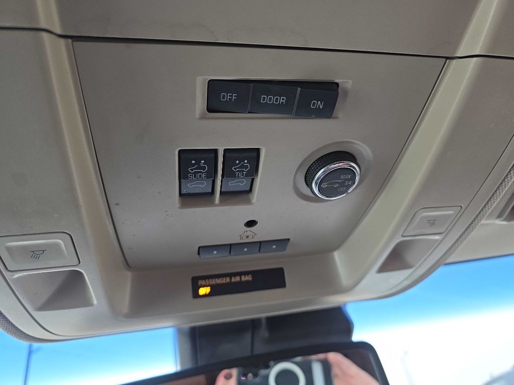 2015 Chevrolet Suburban Image 22