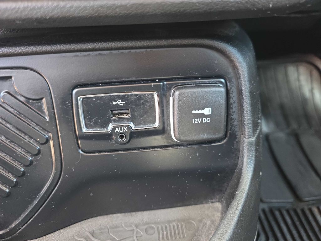 2015 Jeep Renegade Image 9