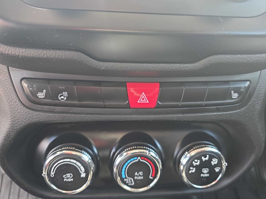 2015 Jeep Renegade Image 10