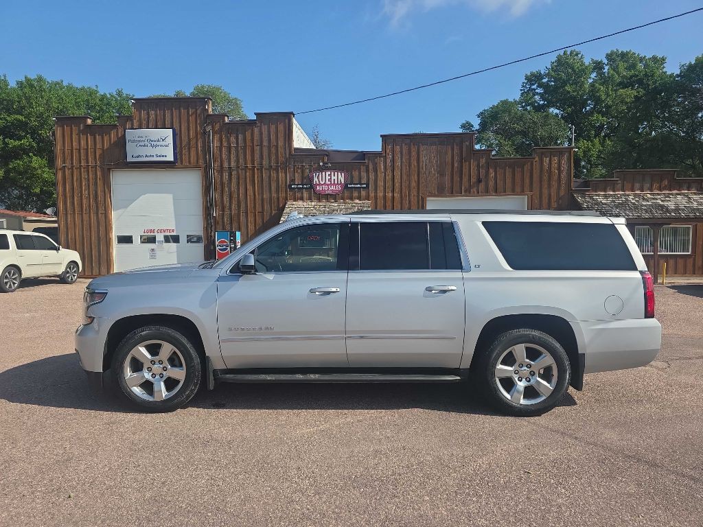 2015 Chevrolet Suburban Image 2