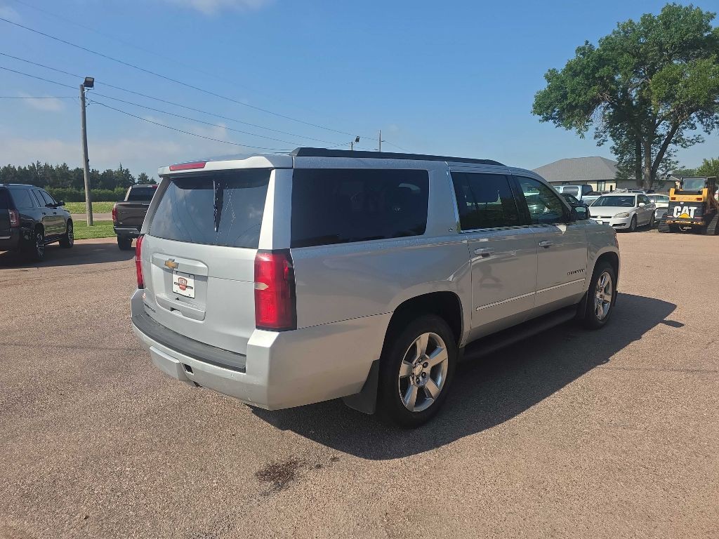 2015 Chevrolet Suburban Image 4