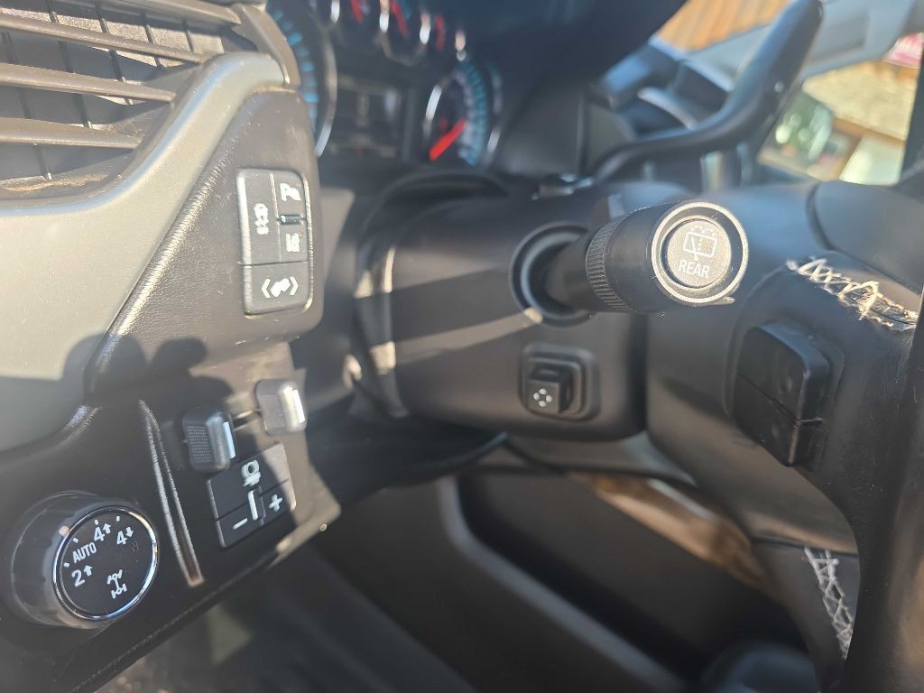 2015 Chevrolet Suburban Image 15