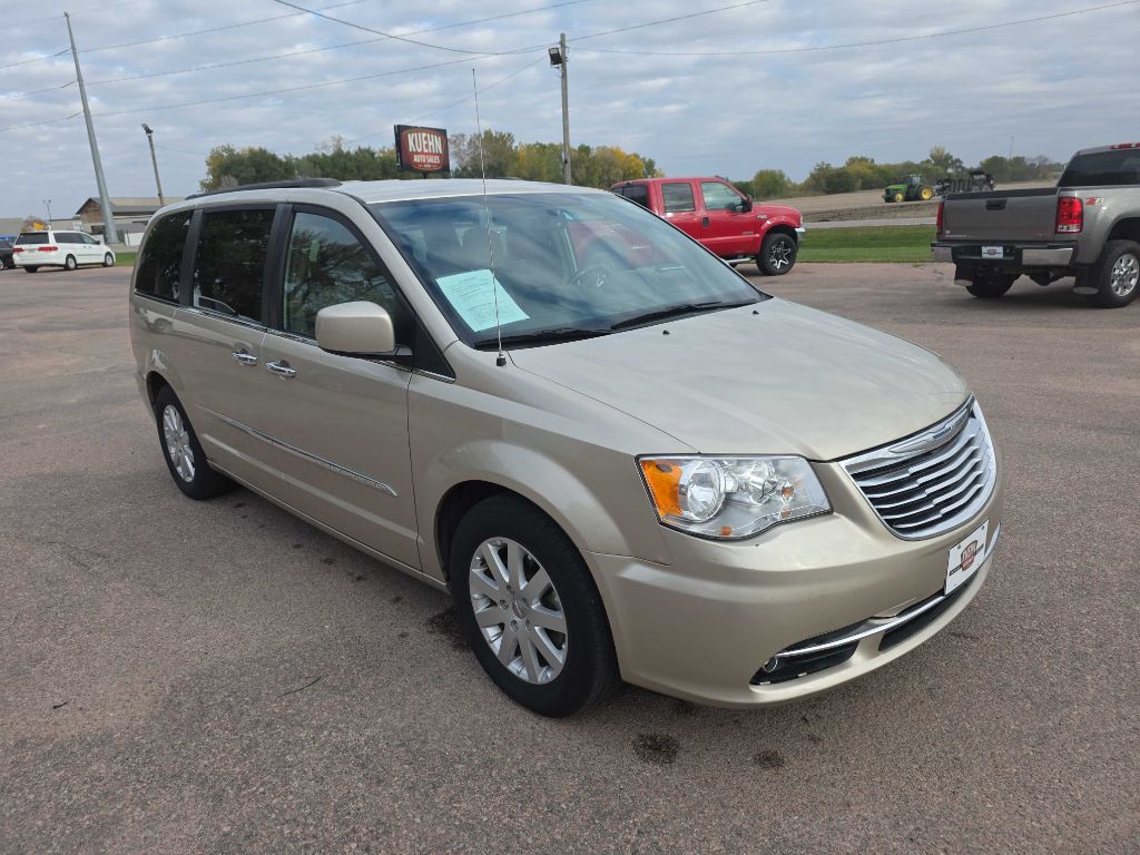 2015 Chrysler Town & Country Image 6