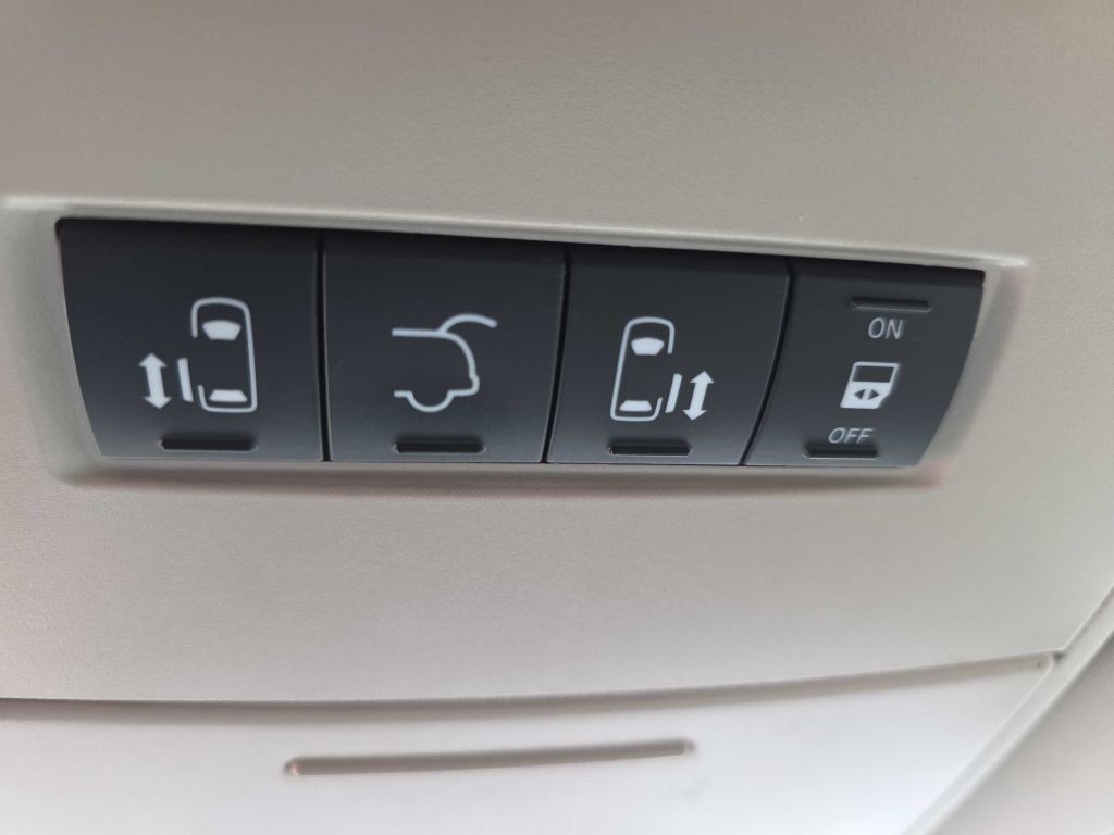 2015 Chrysler Town & Country Image 15