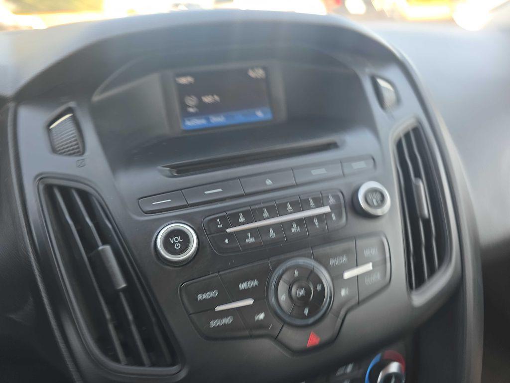 2015 Ford Focus Image 12