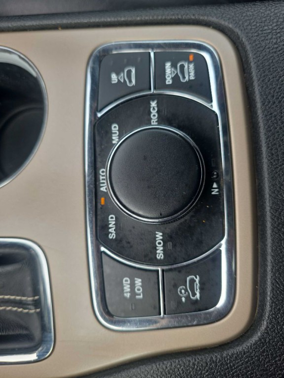 2017 Jeep Grand Cherokee Image 12