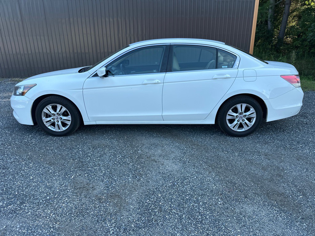 2011 Honda Accord Image 2