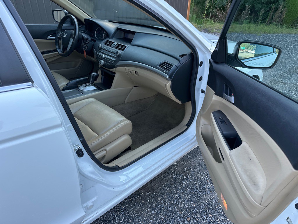 2011 Honda Accord Image 11