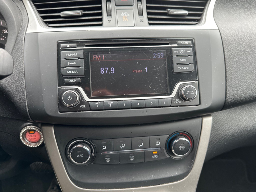 2015 Nissan Sentra Image 16