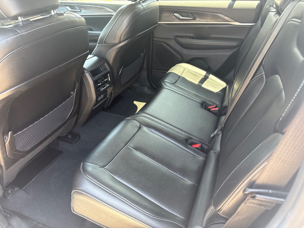 2023 Jeep Grand Cherokee Image 17