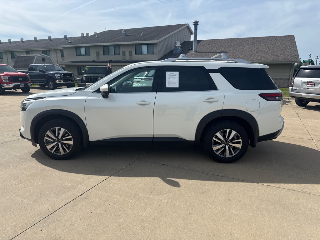 2024 Nissan Pathfinder Image 2