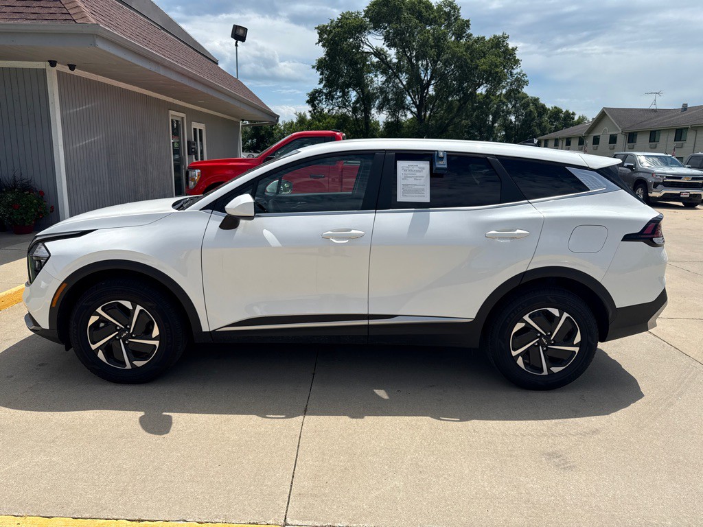 2023 Kia Sportage Image 2