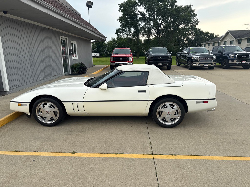 1988 Chevrolet Corvette Image 2