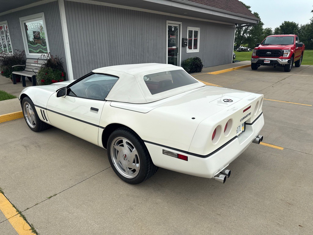 1988 Chevrolet Corvette Image 3
