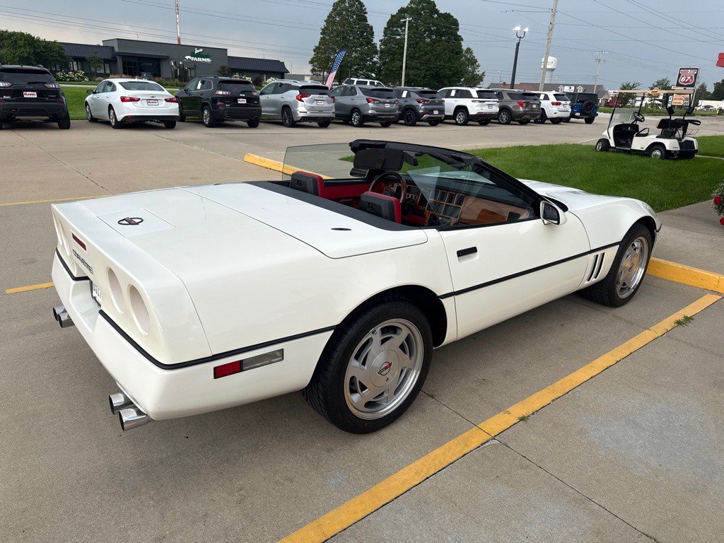 1988 Chevrolet Corvette Image 17