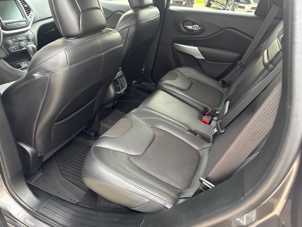 2018 Jeep Cherokee Image 13