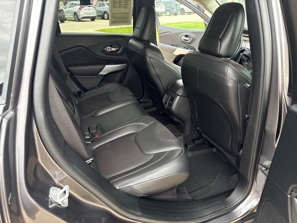 2018 Jeep Cherokee Image 17