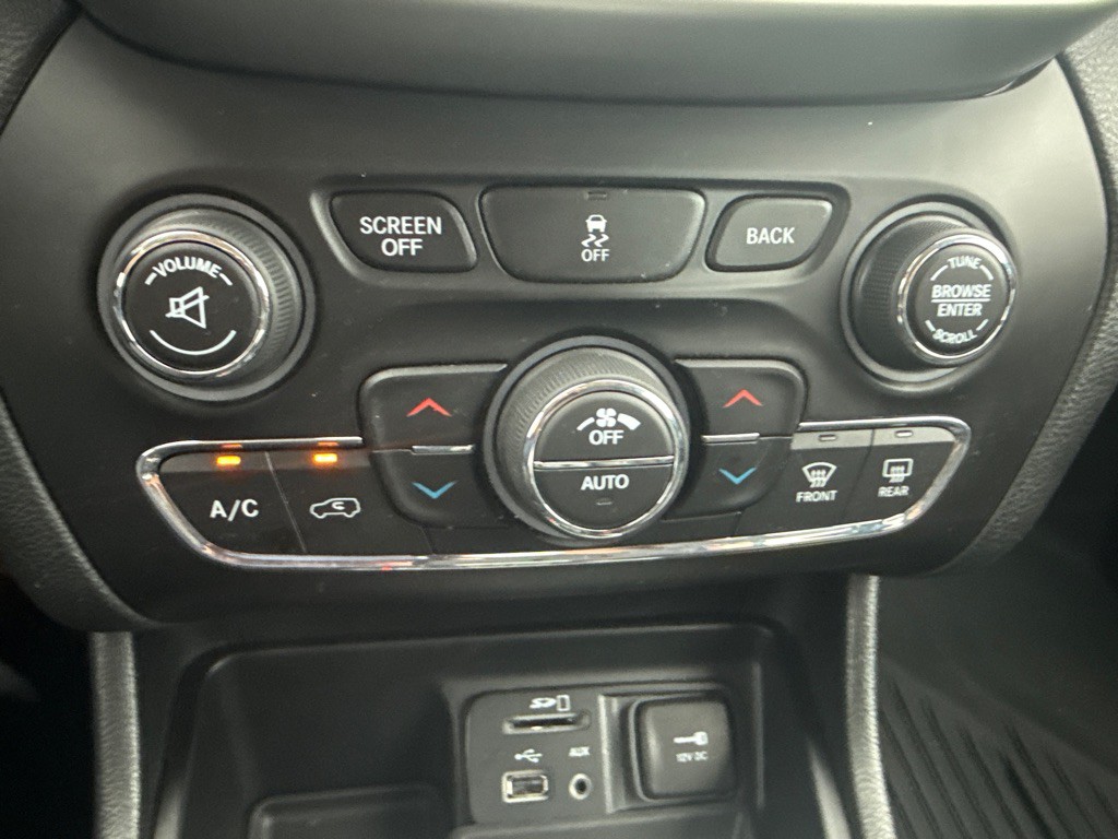 2018 Jeep Cherokee Image 30