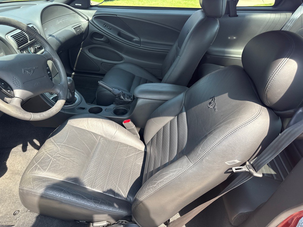 2004 Ford Mustang Image 12