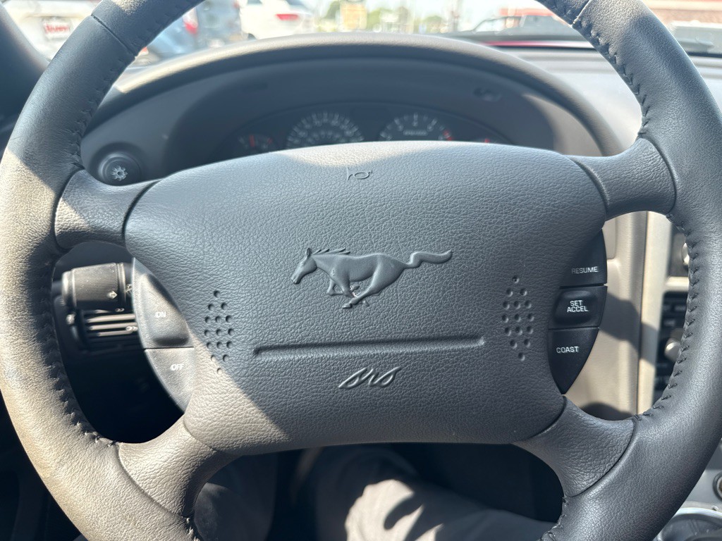2004 Ford Mustang Image 21