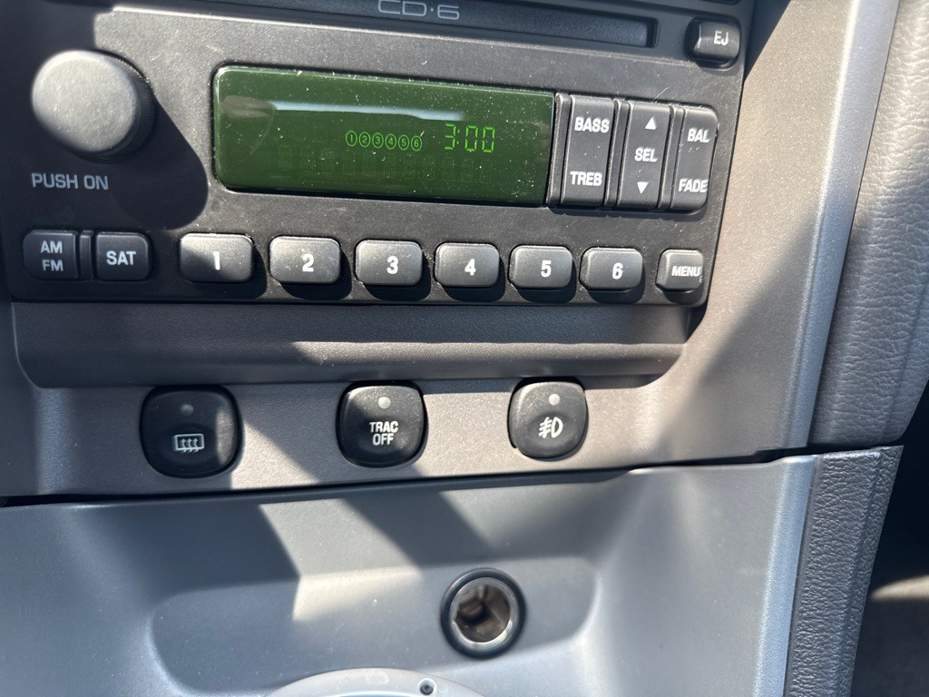 2004 Ford Mustang Image 22