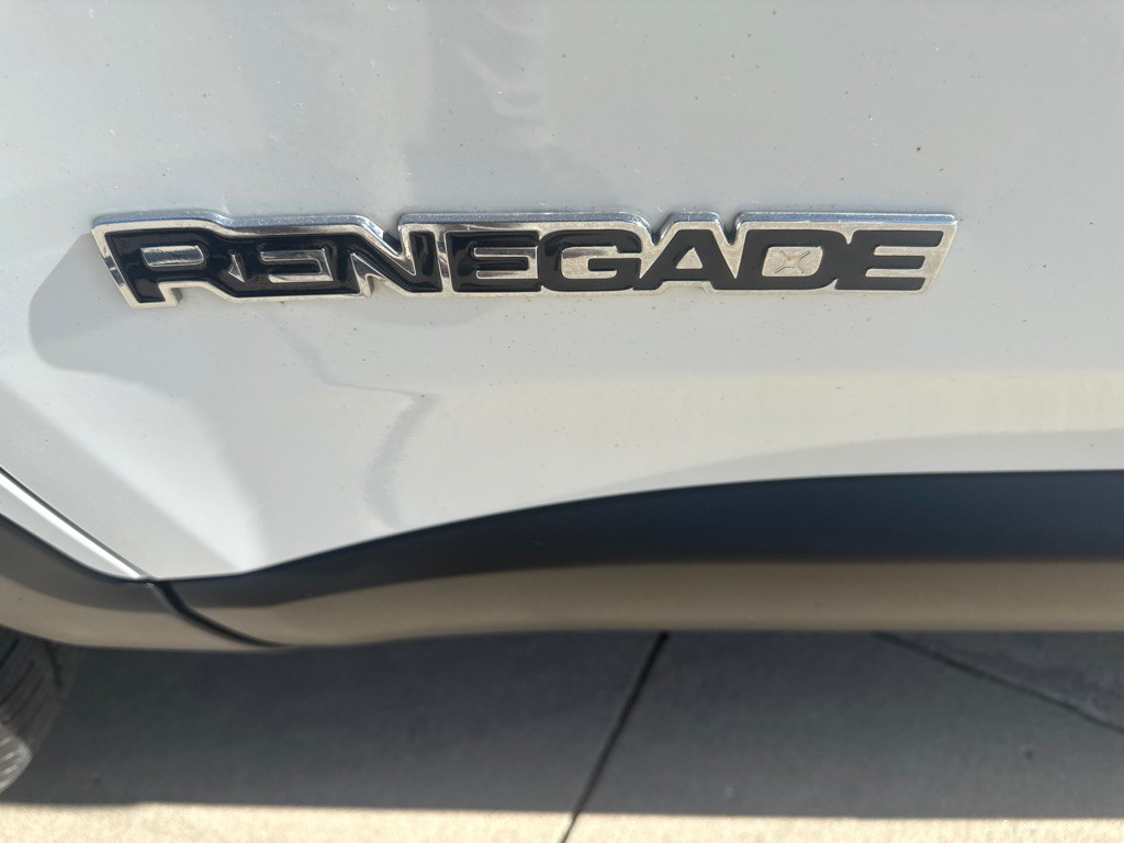 2015 Jeep Renegade Image 11