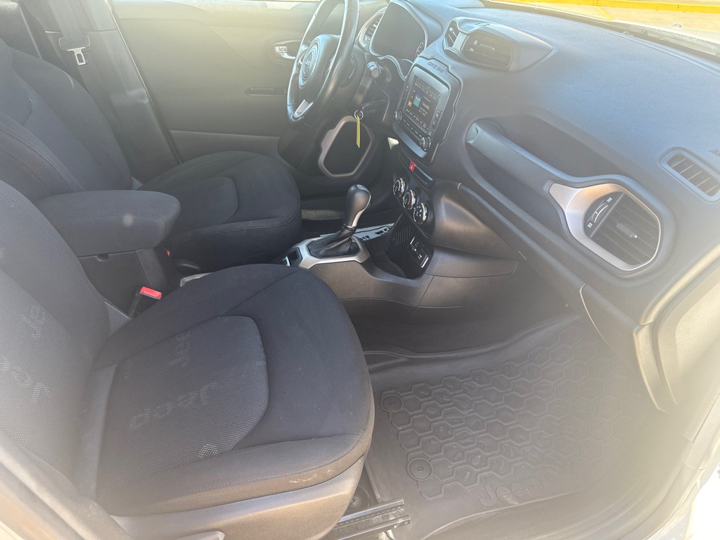 2015 Jeep Renegade Image 15
