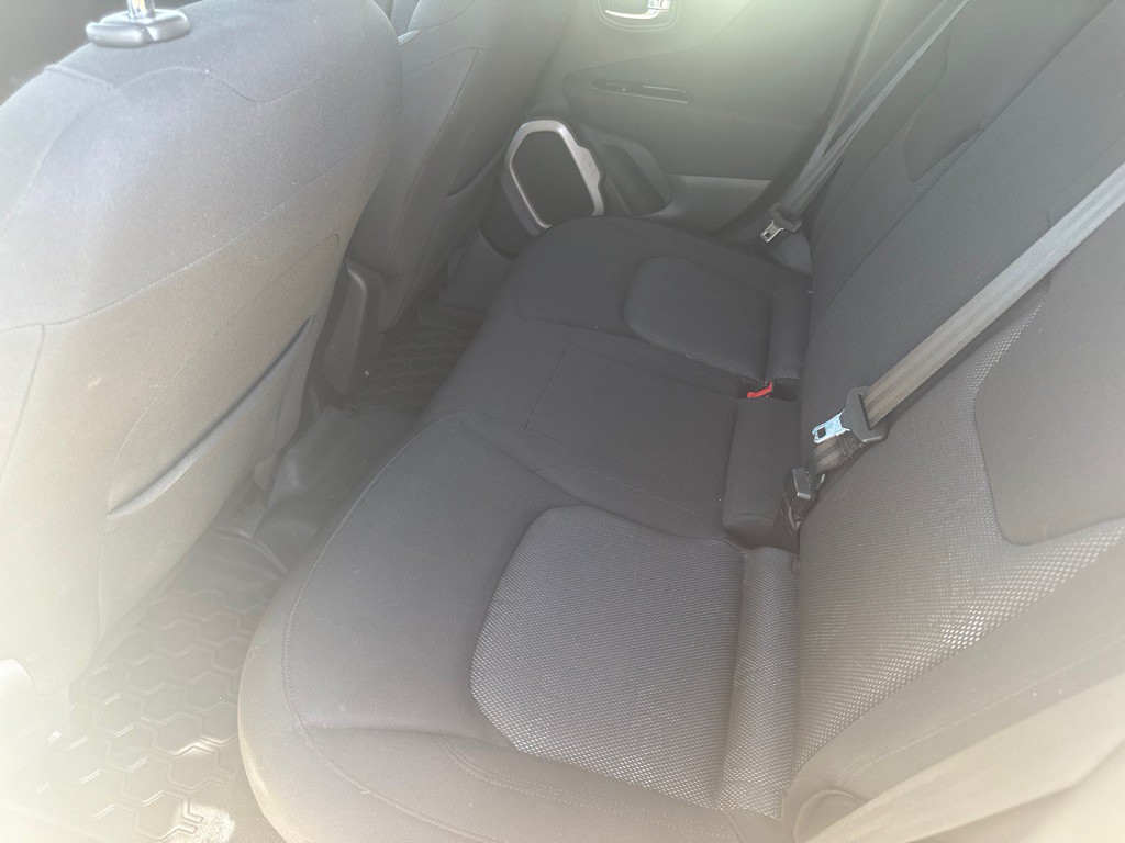 2015 Jeep Renegade Image 16