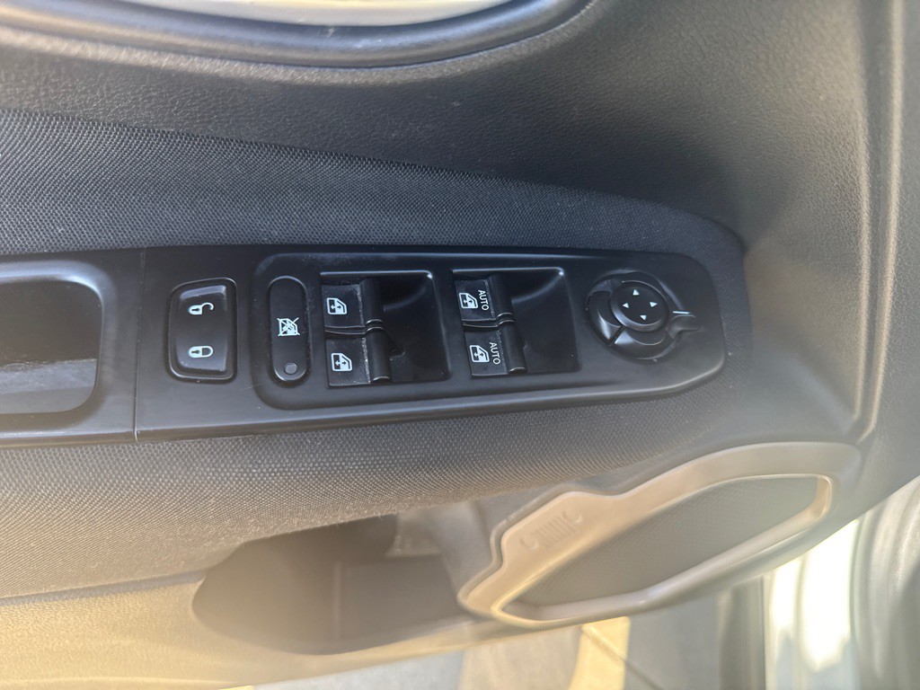 2015 Jeep Renegade Image 18