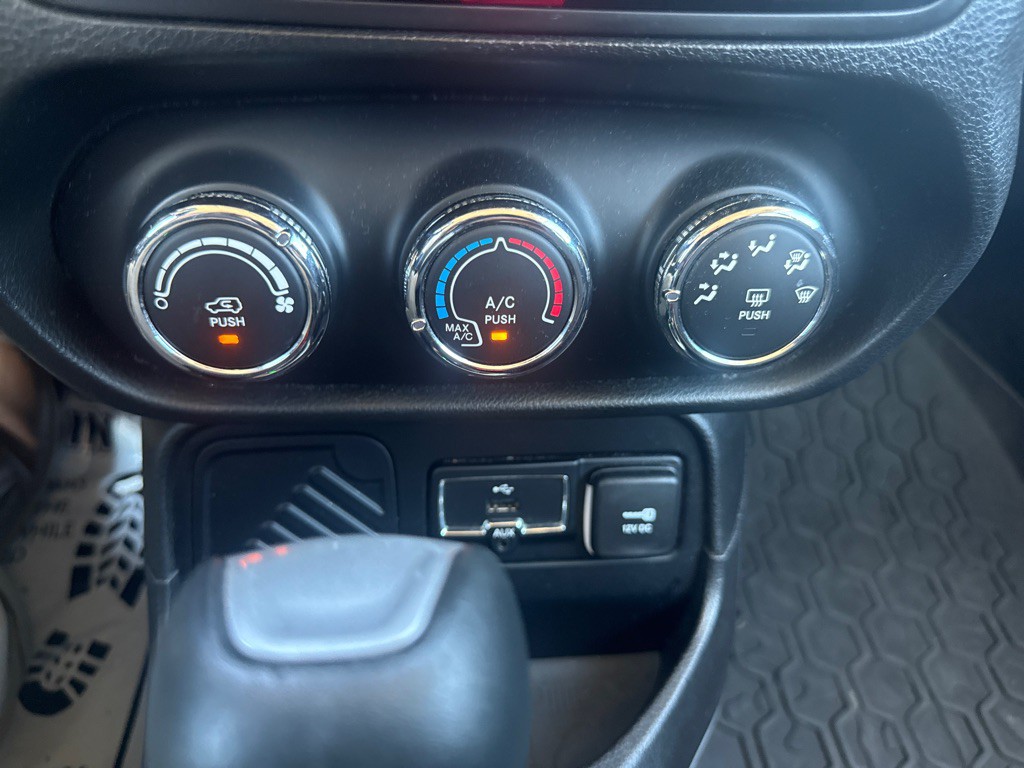 2015 Jeep Renegade Image 23