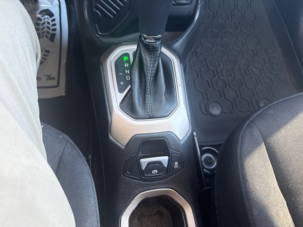 2015 Jeep Renegade Image 24
