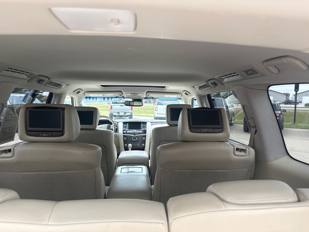 2012 INFINITI QX56 Image 16