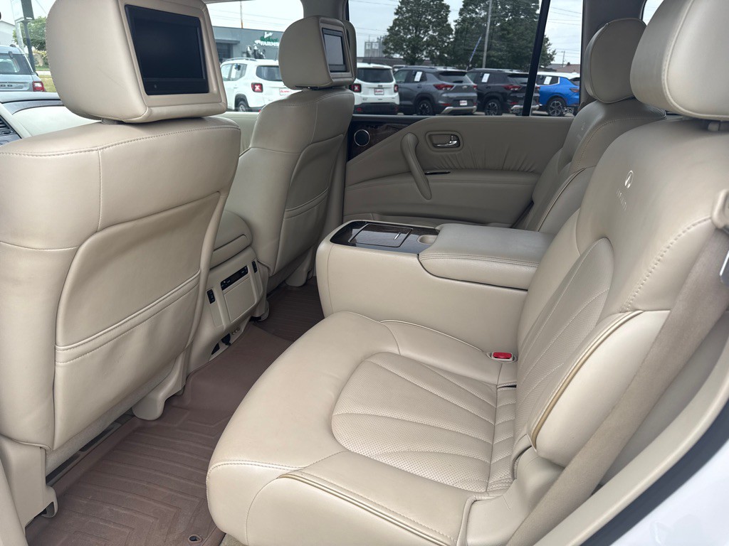 2012 INFINITI QX56 Image 17
