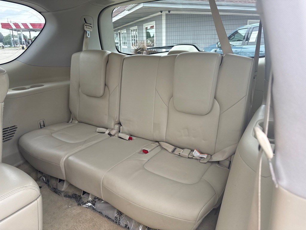 2012 INFINITI QX56 Image 18