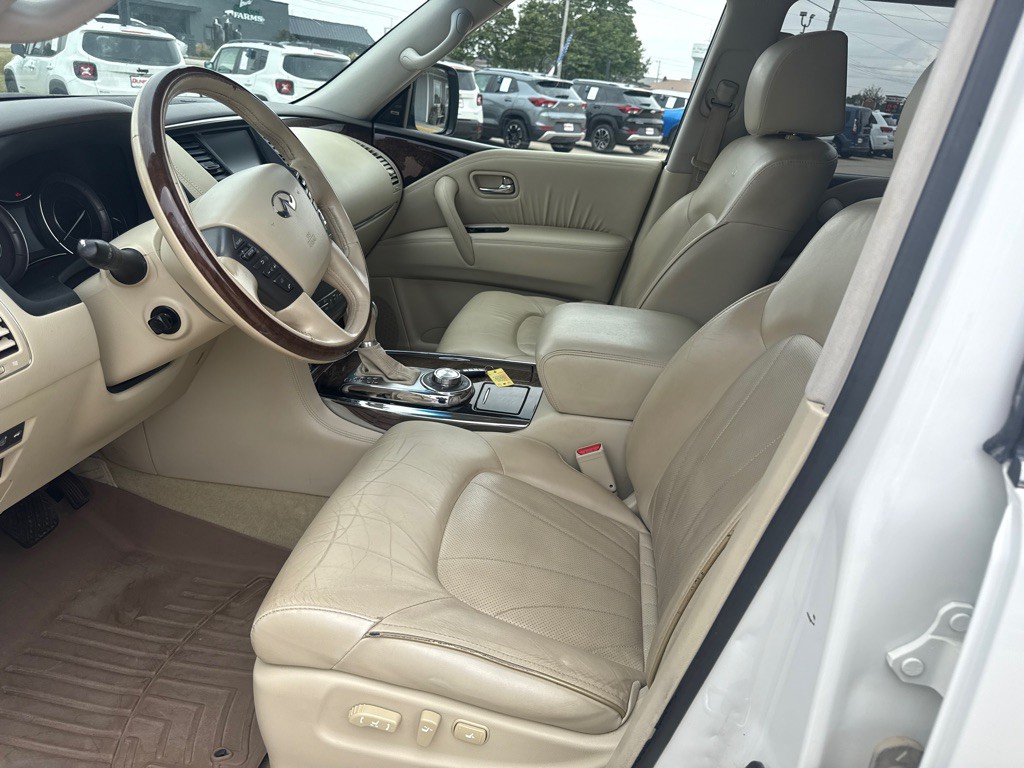 2012 INFINITI QX56 Image 19
