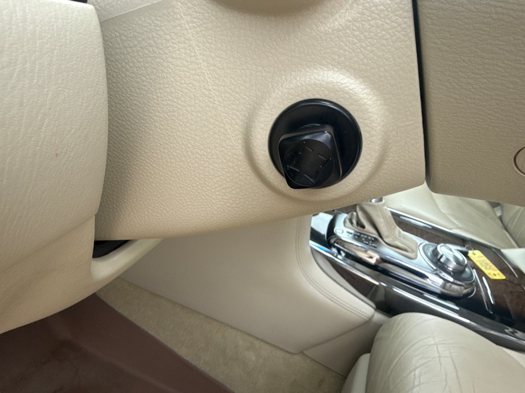 2012 INFINITI QX56 Image 23