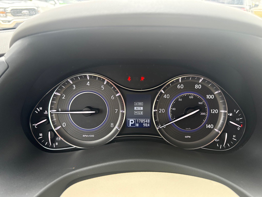 2012 INFINITI QX56 Image 26