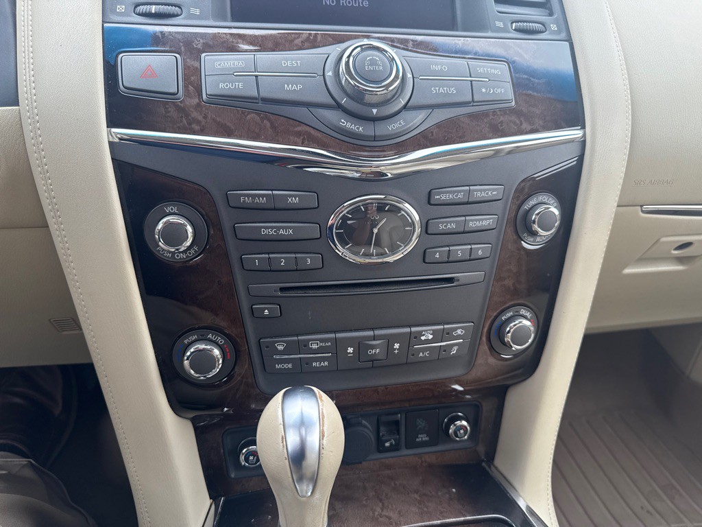 2012 INFINITI QX56 Image 28