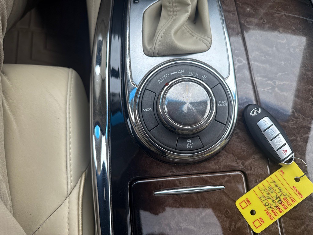 2012 INFINITI QX56 Image 29