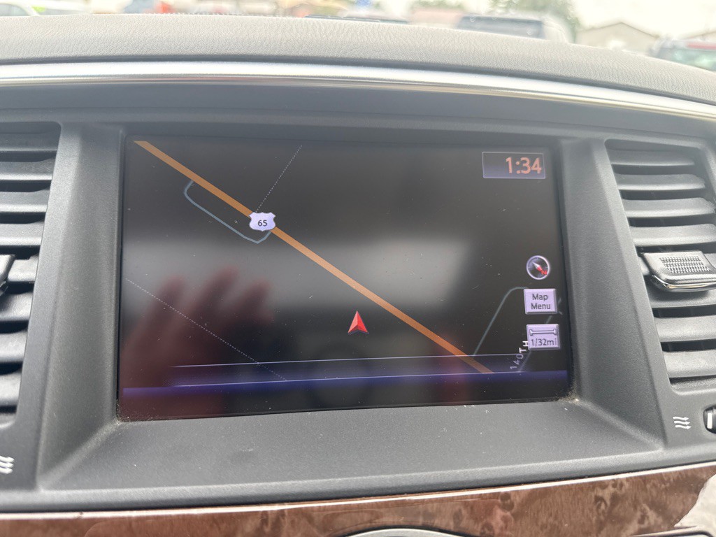 2012 INFINITI QX56 Image 32