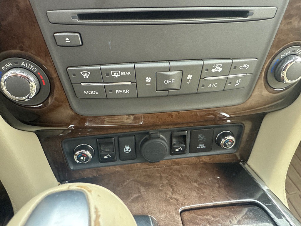 2012 INFINITI QX56 Image 34