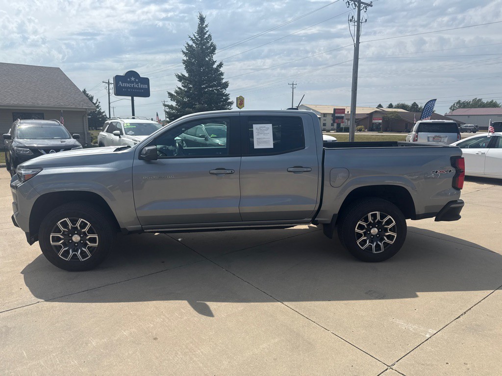 2023 Chevrolet Colorado Image 2