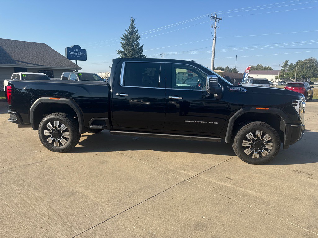2024 GMC Sierra Image 2
