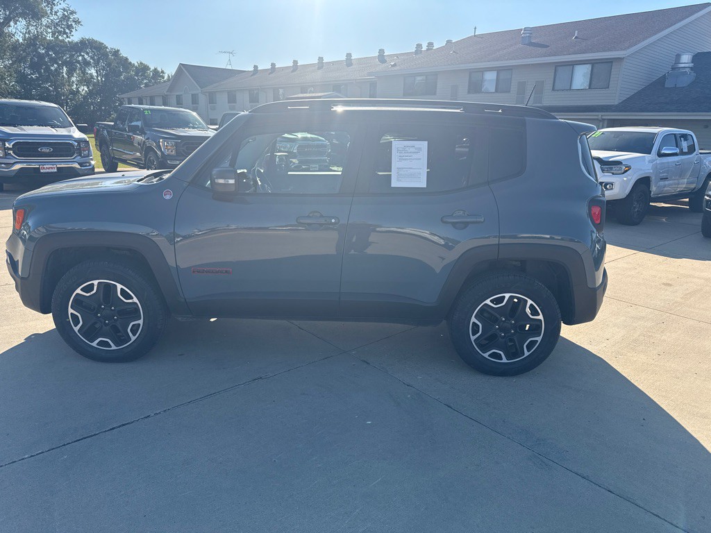 2016 Jeep Renegade Image 2