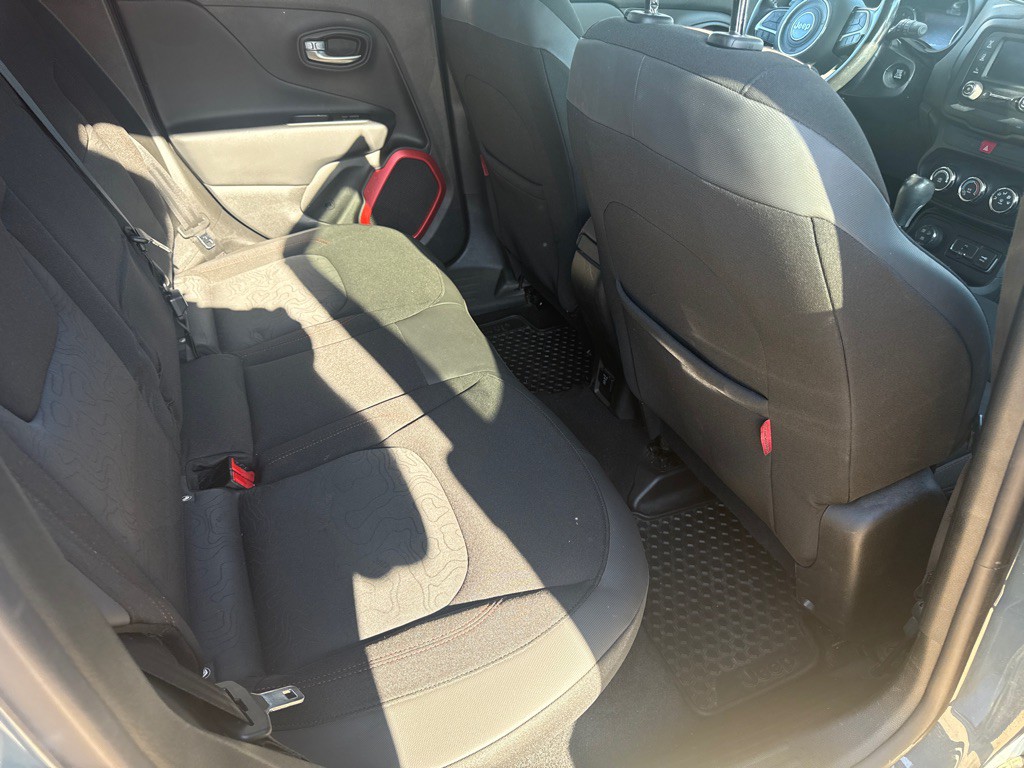 2016 Jeep Renegade Image 18