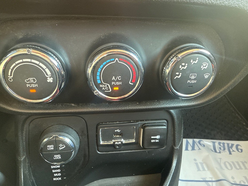 2016 Jeep Renegade Image 29