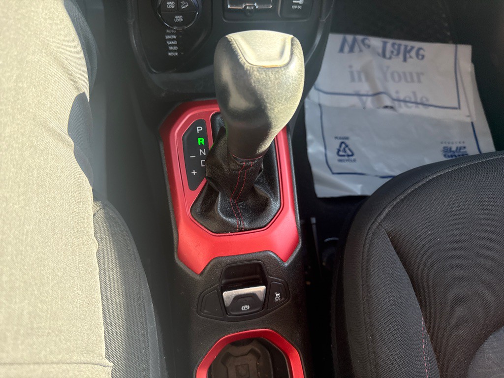 2016 Jeep Renegade Image 30